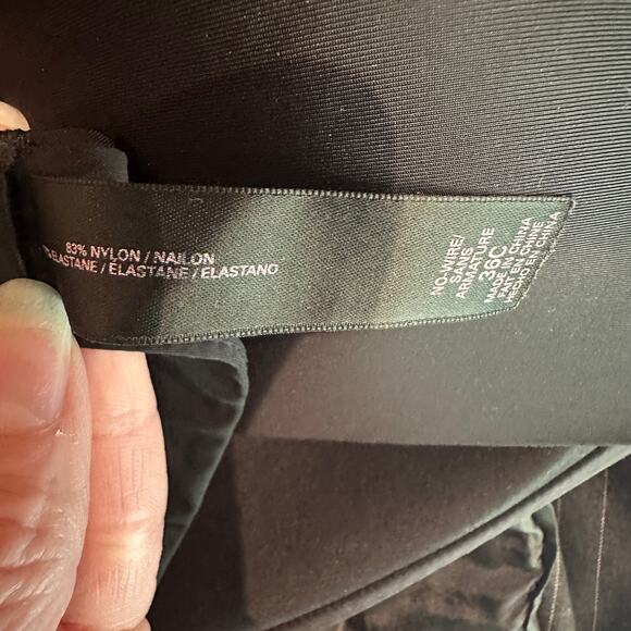 Victoria's Secret Black Wireless Bra Size 36C Adjustable Straps Cross Smooth - Picture 4 of 7